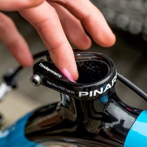 Muc-Off Carbon Gripper